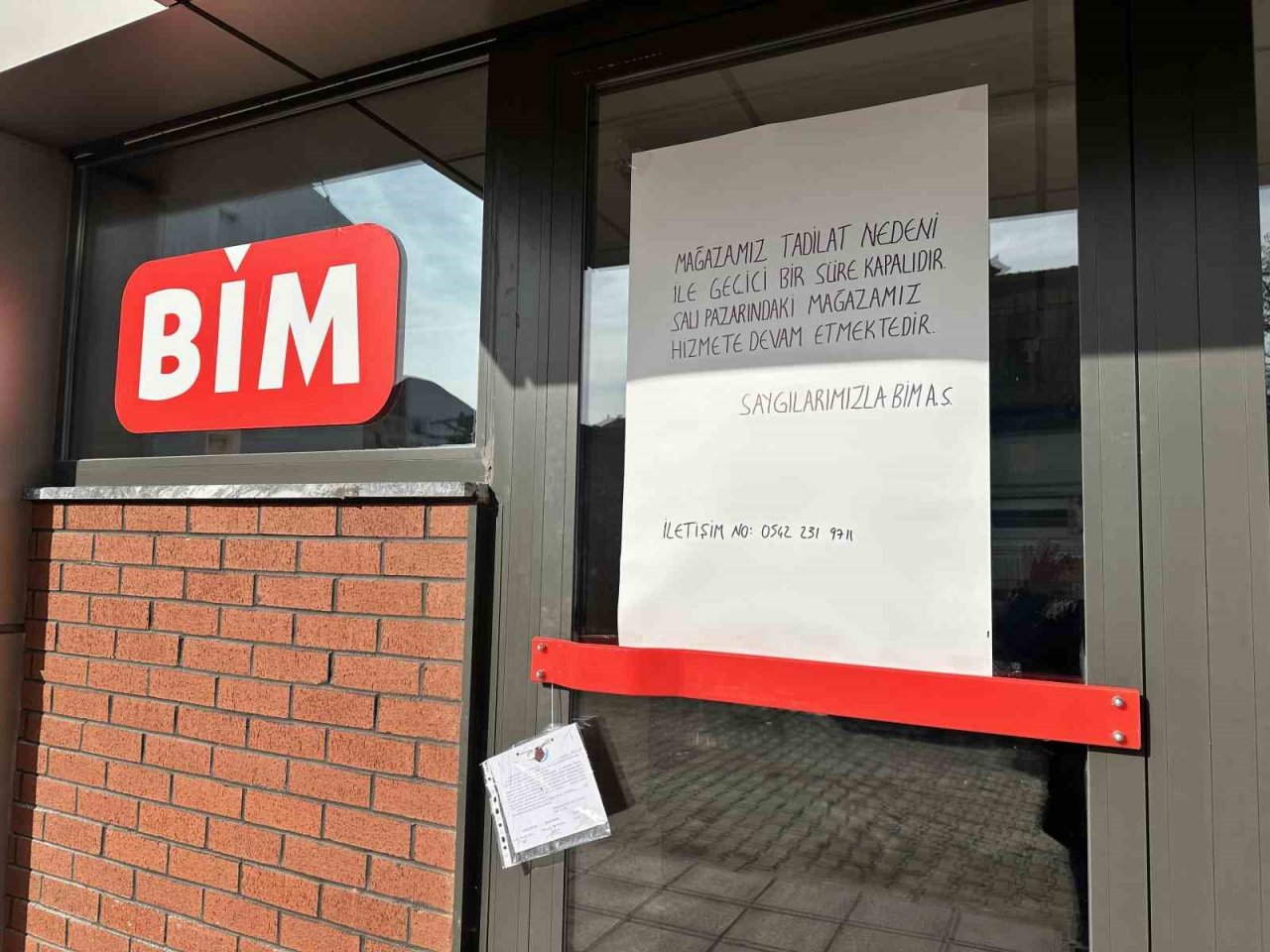 BİM’in aynı ilçedeki iki mağazasına mühür