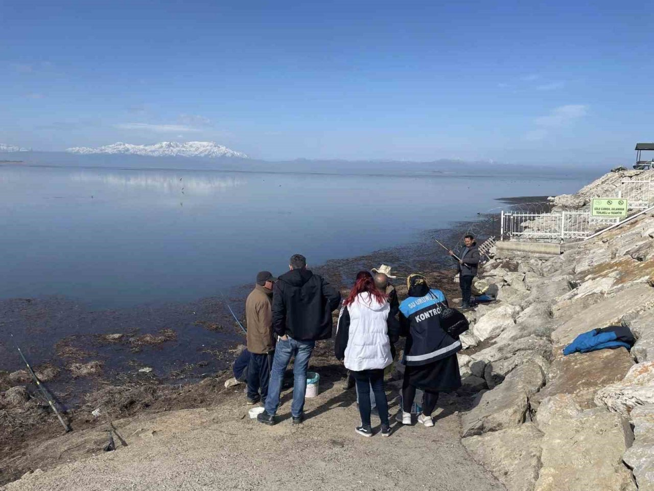Beyşehir Gölü’nde endemik tür olan yağ balığı avlayanlara ceza