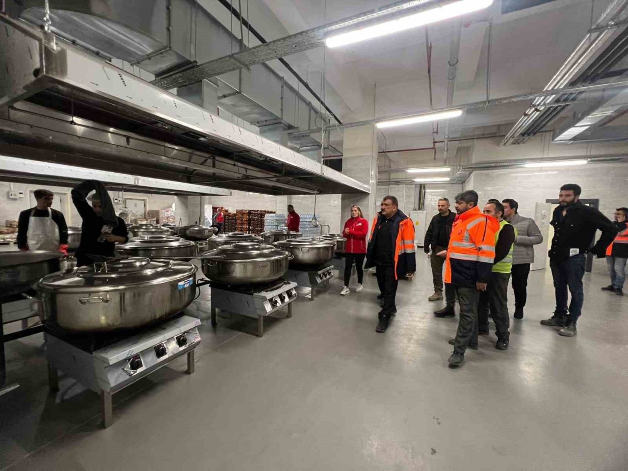 Yeni yapılan Yemek fabrikasında günlük 100 bin kişilik yemek üretiliyor