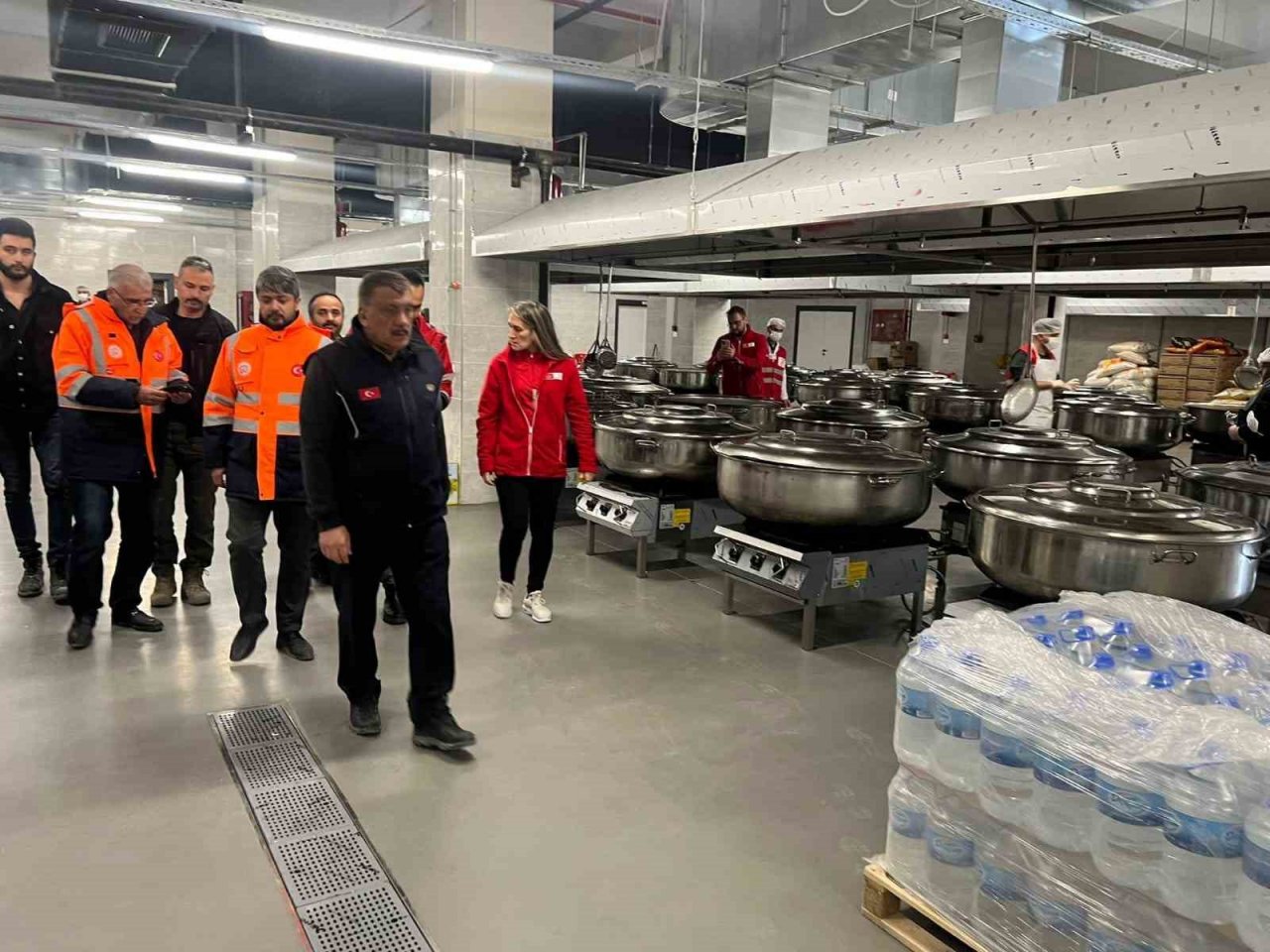 Yeni yapılan Yemek fabrikasında günlük 100 bin kişilik yemek üretiliyor