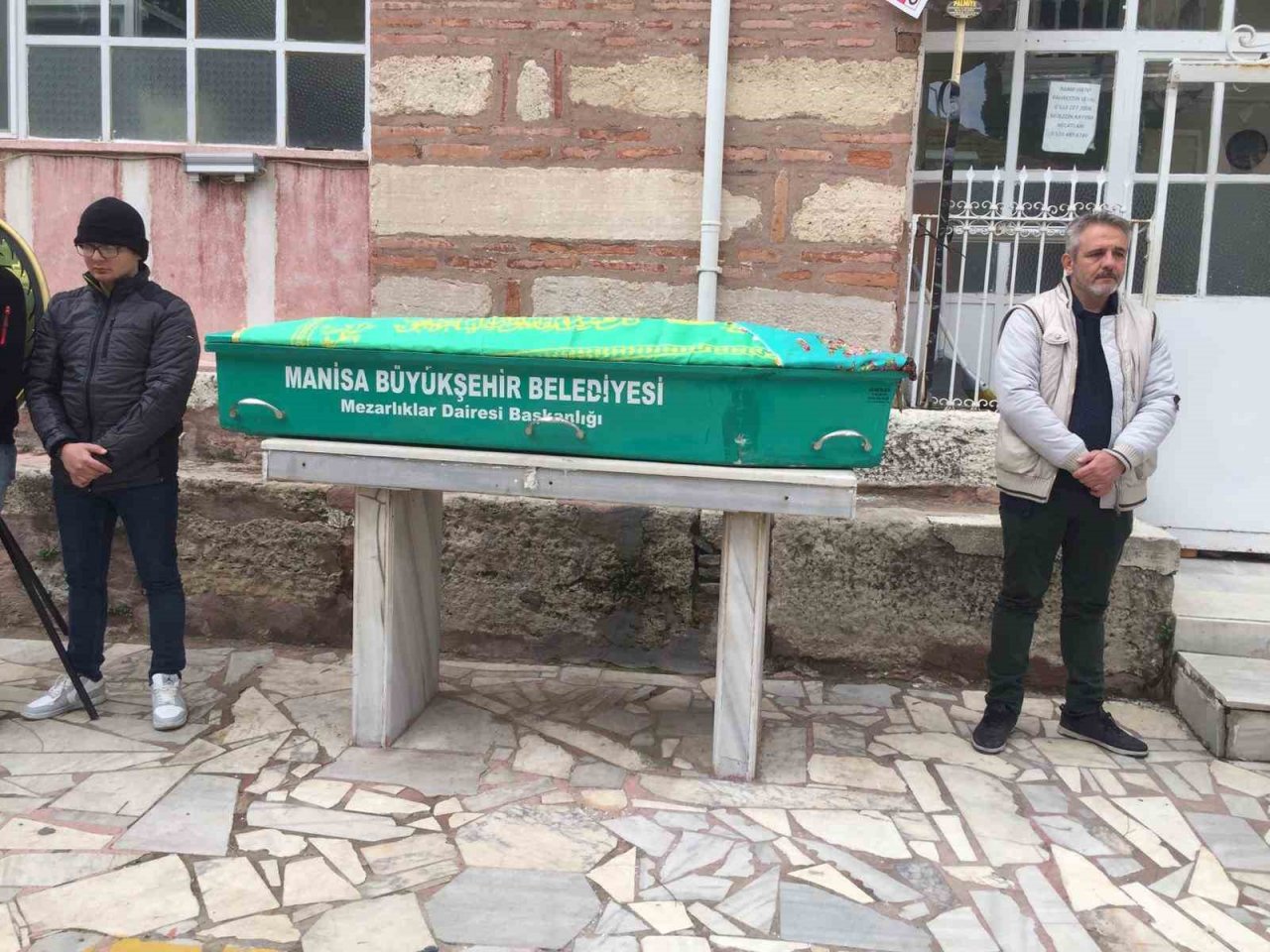 Beton mikserinin altında ölen anne toprağa verildi