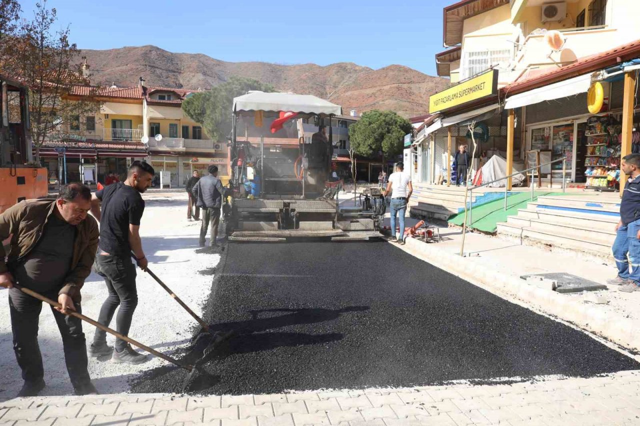 Marmaris Belediyesi birçok noktada çalışmalarını sürdürüyor