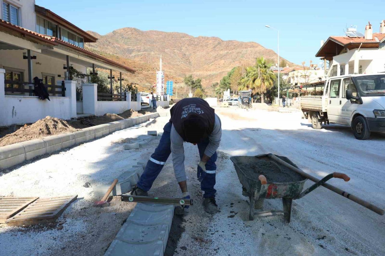 Marmaris Belediyesi birçok noktada çalışmalarını sürdürüyor