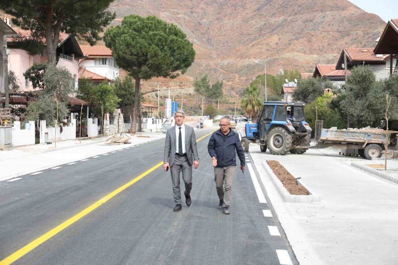 Marmaris Belediyesi birçok noktada çalışmalarını sürdürüyor