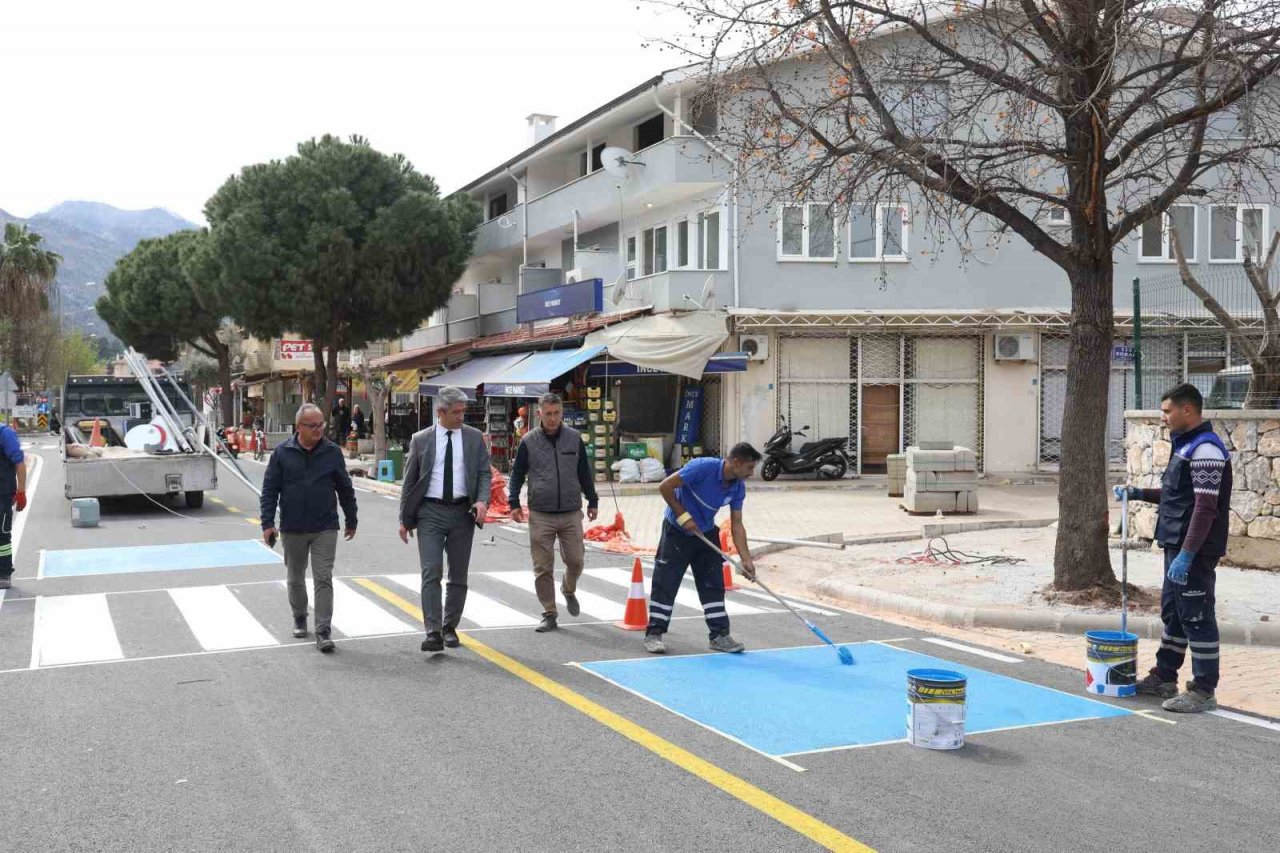 Marmaris Belediyesi birçok noktada çalışmalarını sürdürüyor