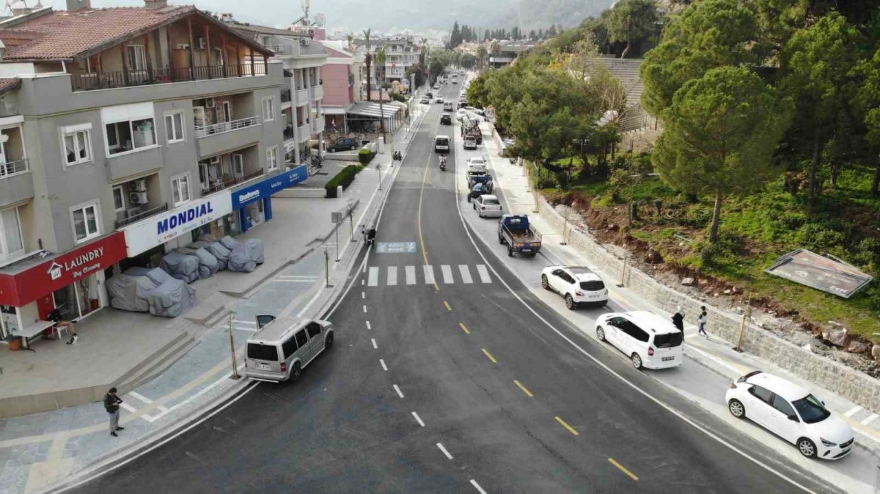 Marmaris Belediyesi birçok noktada çalışmalarını sürdürüyor