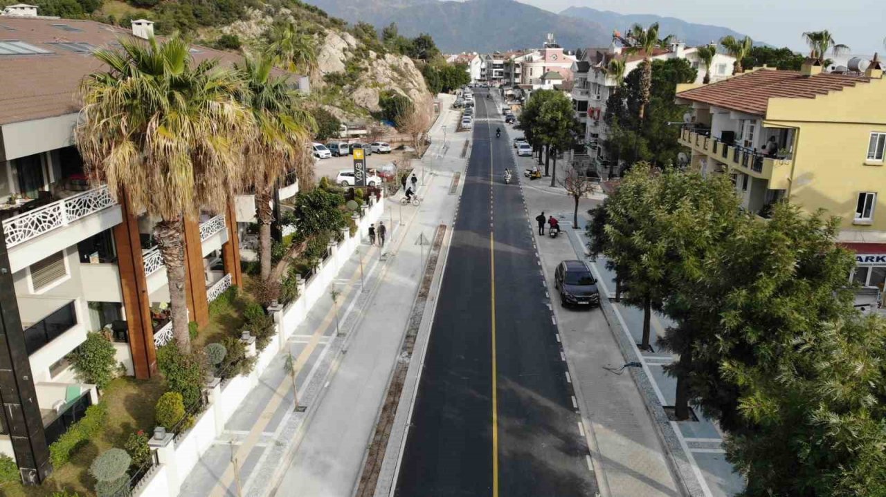 Marmaris Belediyesi birçok noktada çalışmalarını sürdürüyor