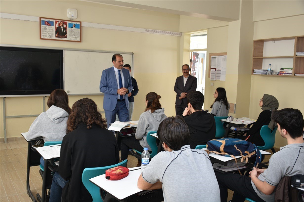 Milli Eğitim Müdürü Gün, Erzincan Fen Lisesi öğrencileriyle bir araya geldi