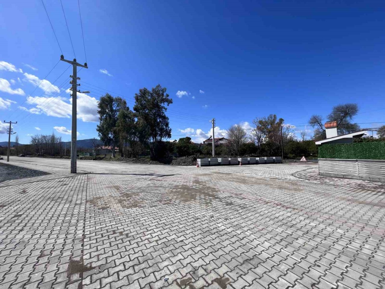 Ortaca’da okullar bölgesinde parke kaplama tamamlandı