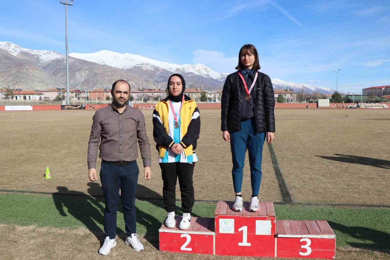 Puanlı atletizm müsabakaları yapıldı