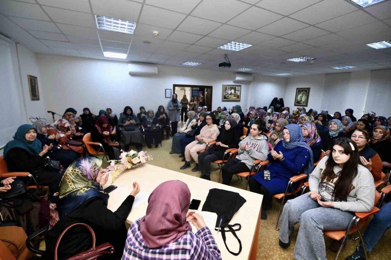 Pursaklar’da Berat Kandili’nde eller depremzedeler için semaya açıldı