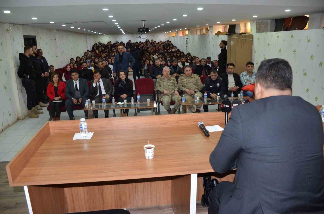 Beytüşşebap’ta kurum amirleri meslek tanıtım seminerine katıldı