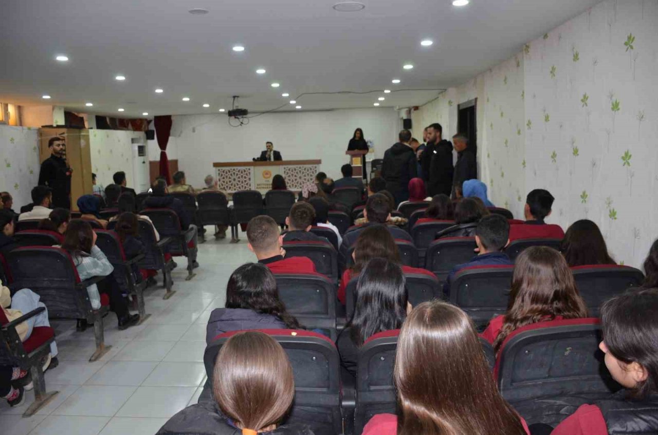 Beytüşşebap’ta kurum amirleri meslek tanıtım seminerine katıldı