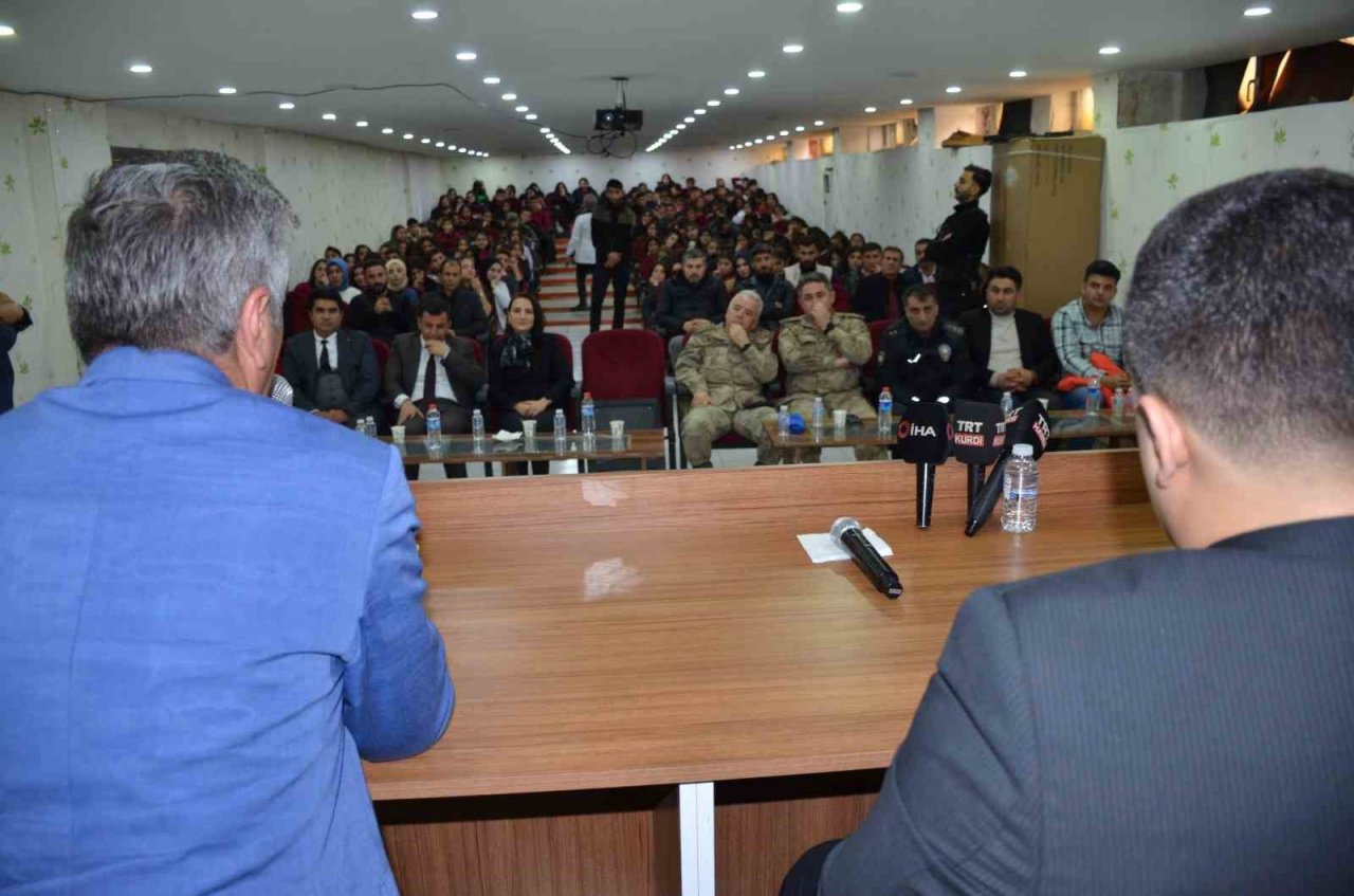 Beytüşşebap’ta kurum amirleri meslek tanıtım seminerine katıldı