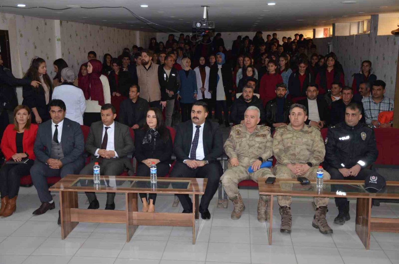 Beytüşşebap’ta kurum amirleri meslek tanıtım seminerine katıldı