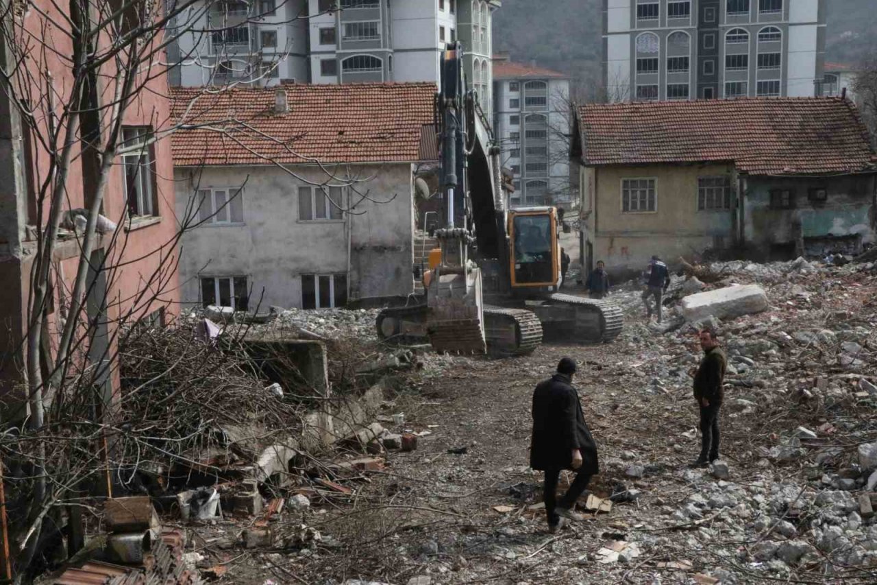 Deprem sonrası kentsel dönüşüm çalışmaları hızlandırıldı