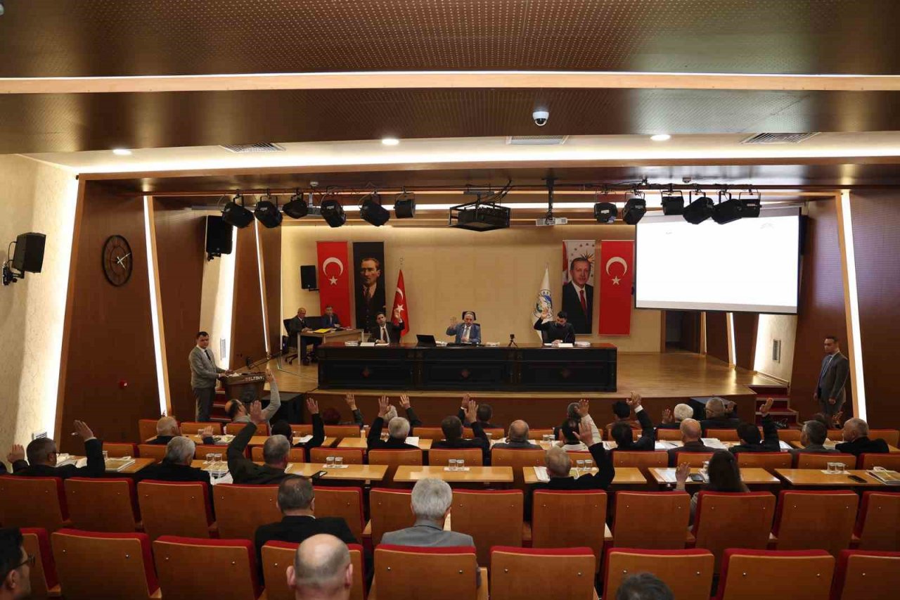 Talas Meclisi’nde gündem depremzedelere destek