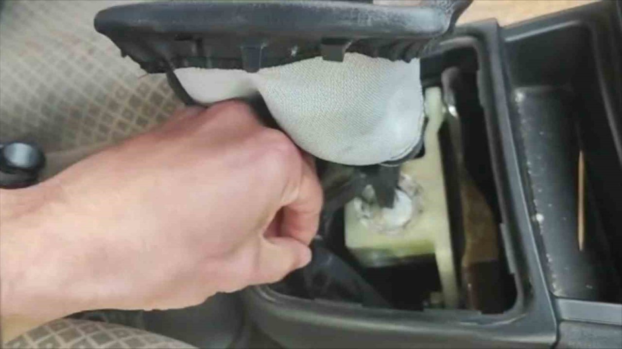 Habur Gümrük Kapısı’nda çok sayıda kaçak eşya ele geçirildi