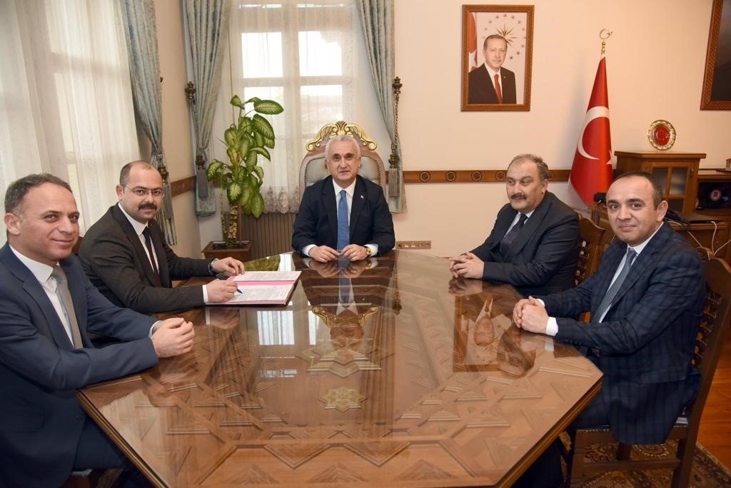 Tosya’da inşa edilecek dev spor kompleksinin arsa devir işlemi tamamlandı