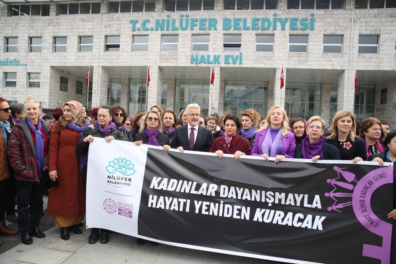 Nilüfer’de 8 Mart Dünya Kadınlar Günü’nde deprem bölgesine hijyen tırı