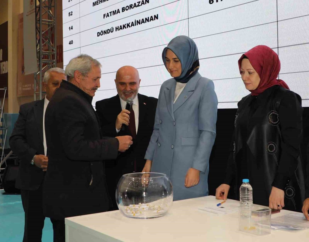 Afyonkarahisar’da TOKİ kuraları çekilmeye başlandı