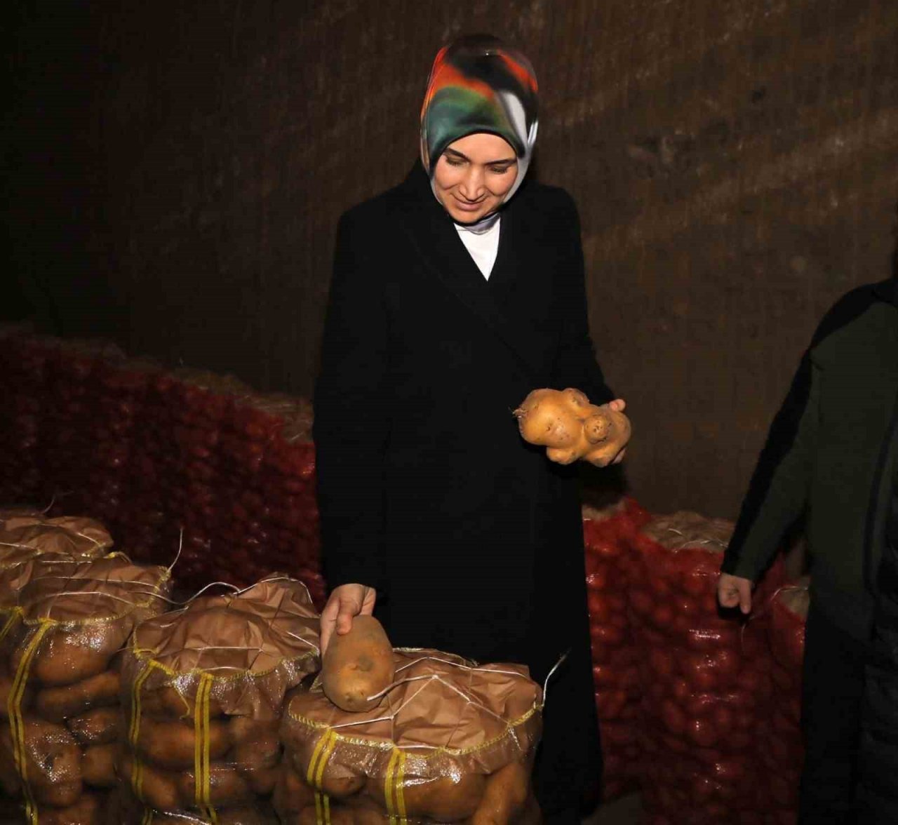 Bu depolarda patates doğal yöntemlerle en az 1 yıl saklanıyor