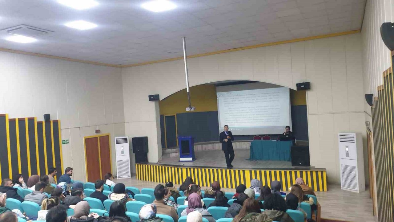 Ağrı’da aday öğretmenlere "Uyum Eğitimi" semineri