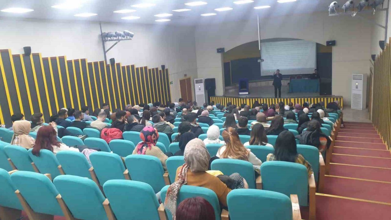 Ağrı’da aday öğretmenlere "Uyum Eğitimi" semineri