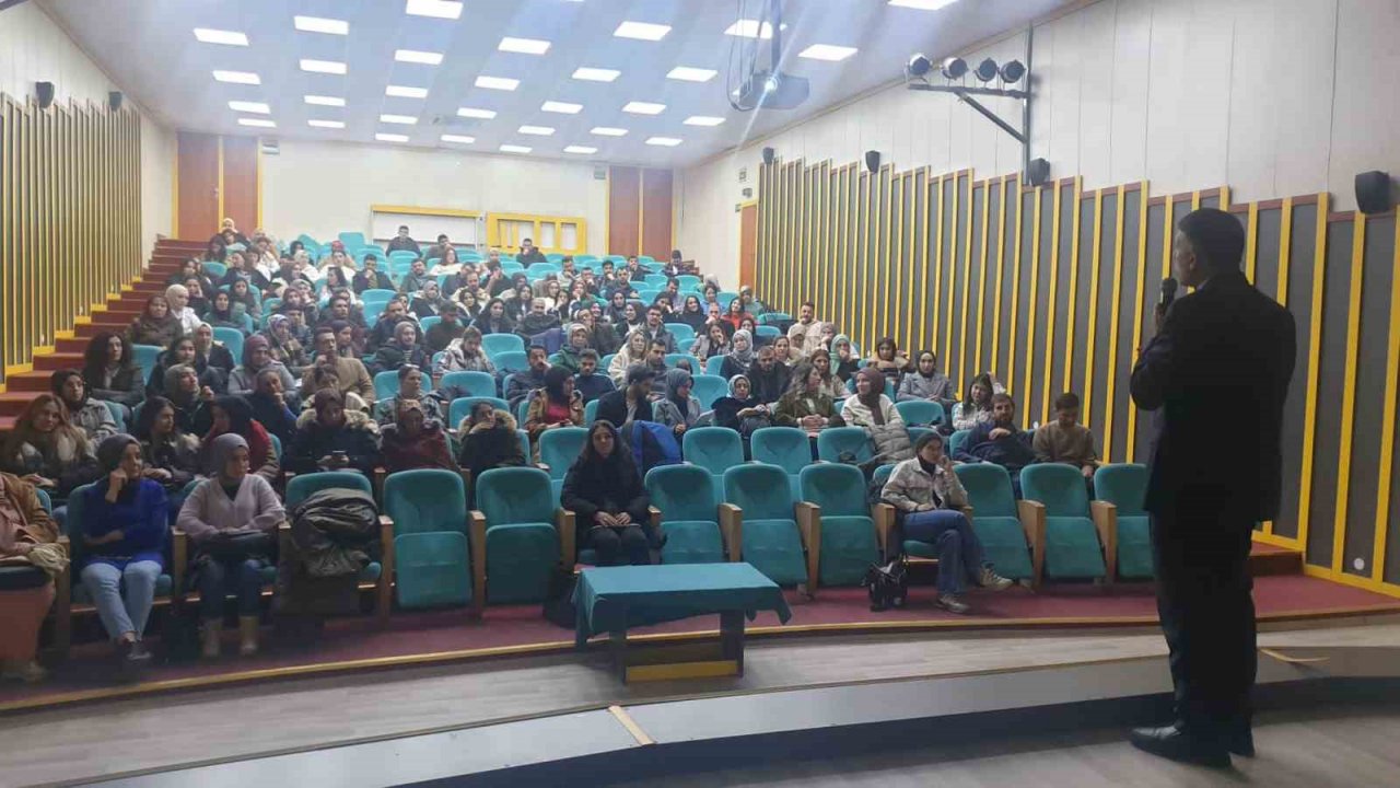 Ağrı’da aday öğretmenlere "Uyum Eğitimi" semineri