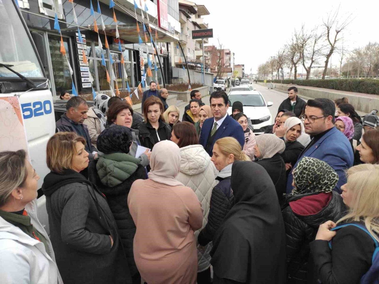 AK Partili kadınlardan depremzedelere anlamlı destek