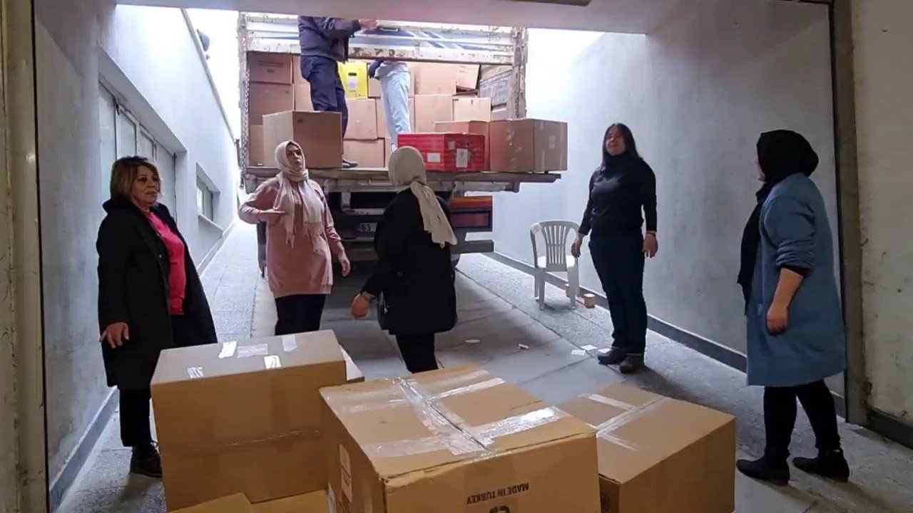 AK Partili kadınlardan depremzedelere anlamlı destek