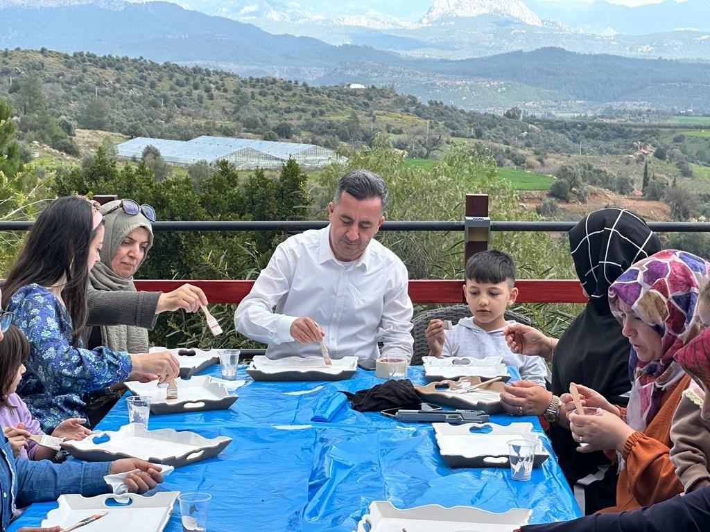 Depremzede kadınlar üretici kadınlarla 8 Mart Dünya Kadınlar Gününü kutladı