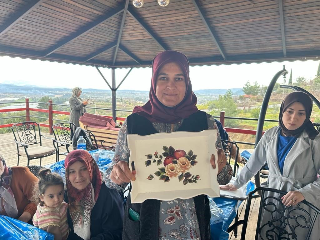 Depremzede kadınlar üretici kadınlarla 8 Mart Dünya Kadınlar Gününü kutladı