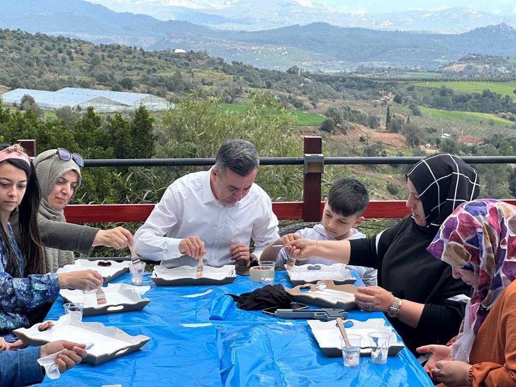 Depremzede kadınlar üretici kadınlarla 8 Mart Dünya Kadınlar Gününü kutladı