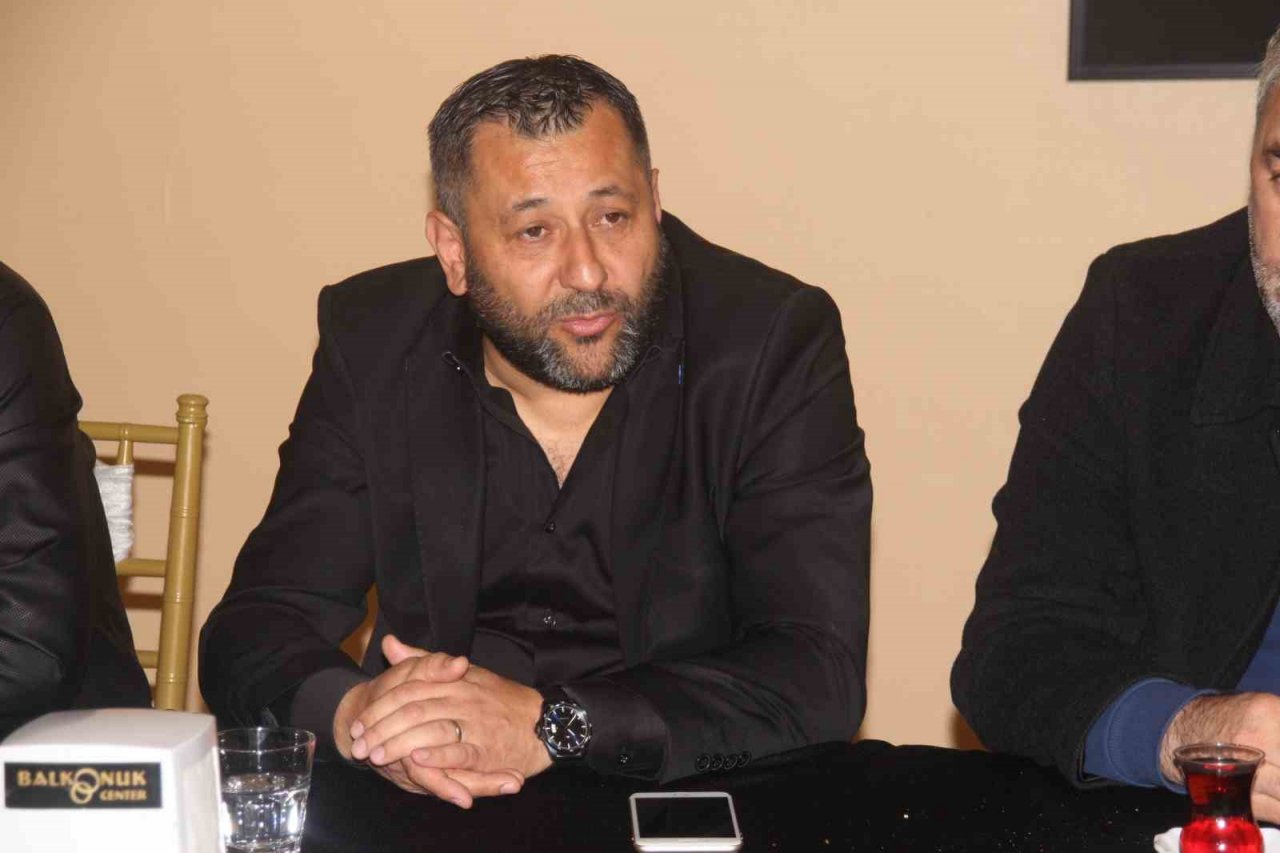 Sedat sarıkaya; "Bu bir bayrak yarışı"