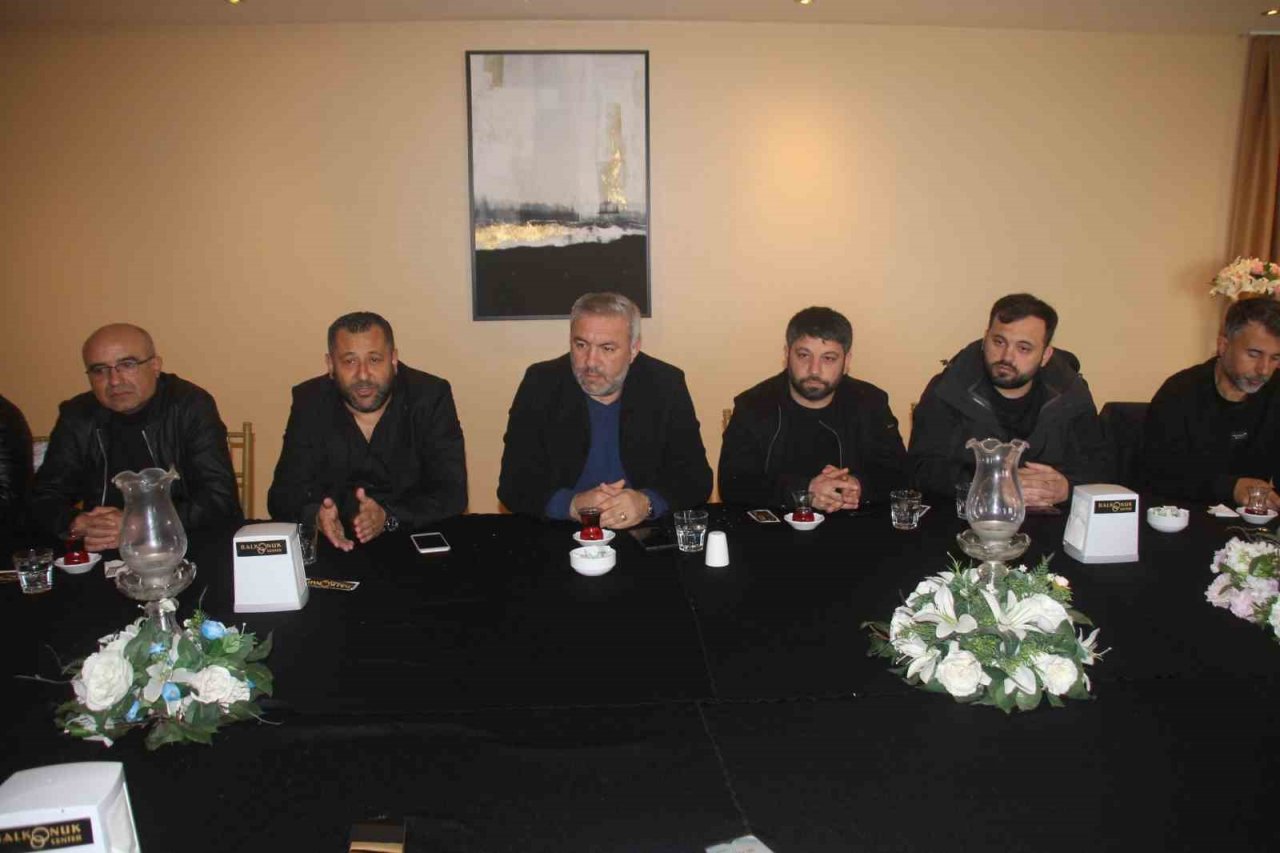 Sedat sarıkaya; "Bu bir bayrak yarışı"