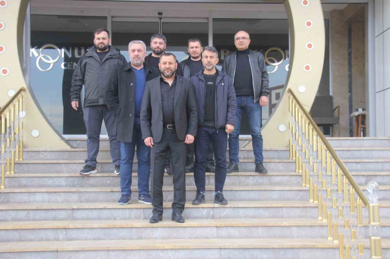 Sedat sarıkaya; "Bu bir bayrak yarışı"