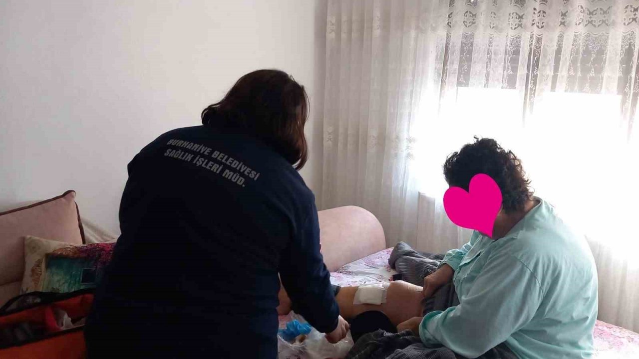 Burhaniye Belediyesi’nin evde bakım ve sağlık hizmetleri devam ediyor