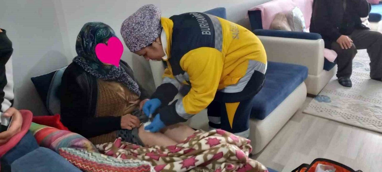 Burhaniye Belediyesi’nin evde bakım ve sağlık hizmetleri devam ediyor