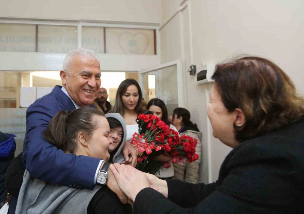 Başkan Atay, Kadınlar Günü’nde özel bireyler ile bir araya geldi