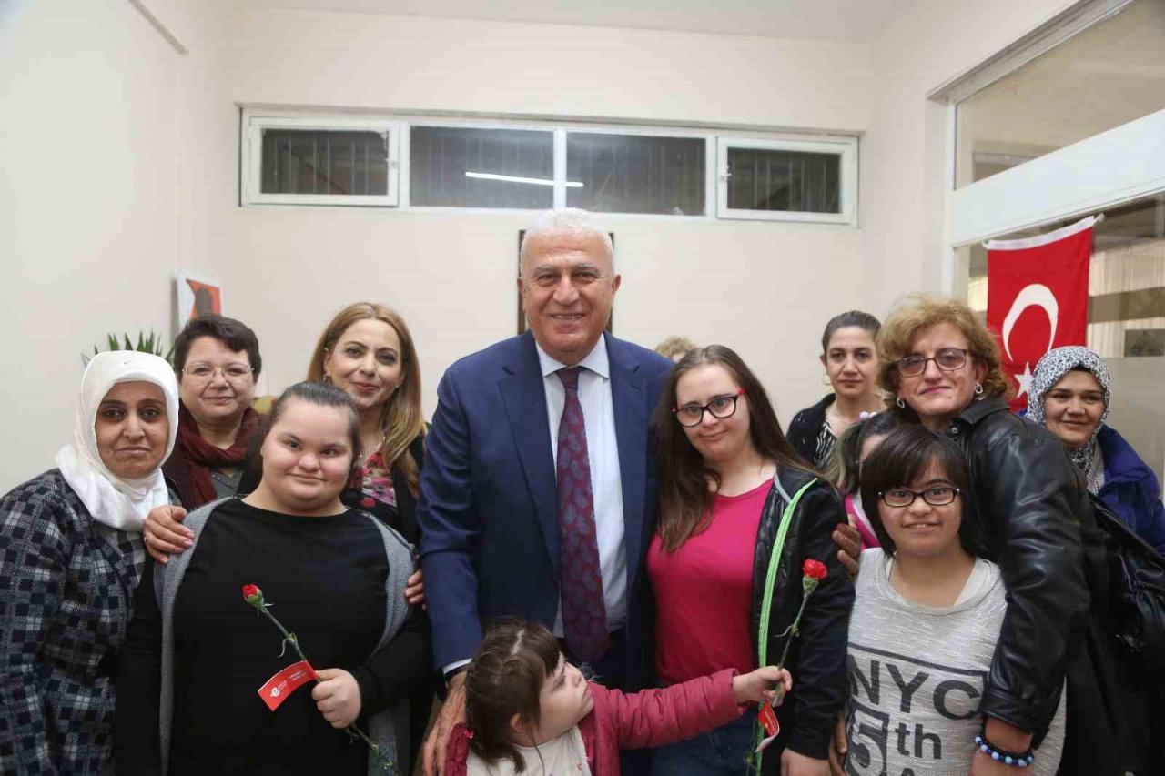 Başkan Atay, Kadınlar Günü’nde özel bireyler ile bir araya geldi