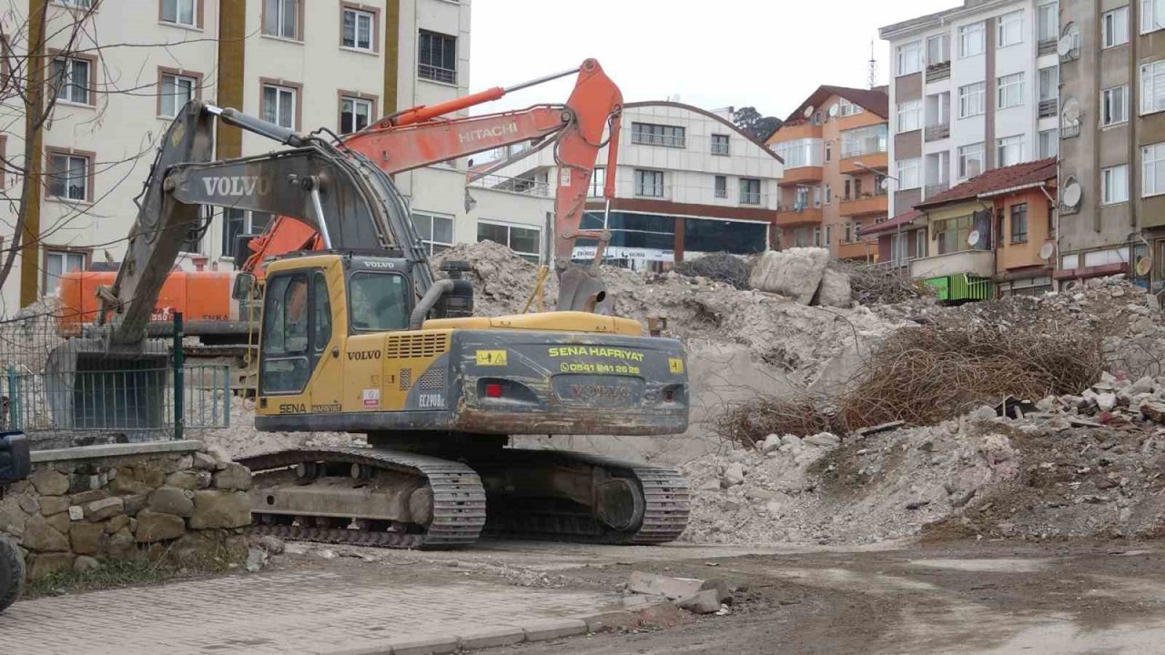 Fay hattı üzerinde bulunan 700’ün üzerinde bina yıkılıyor