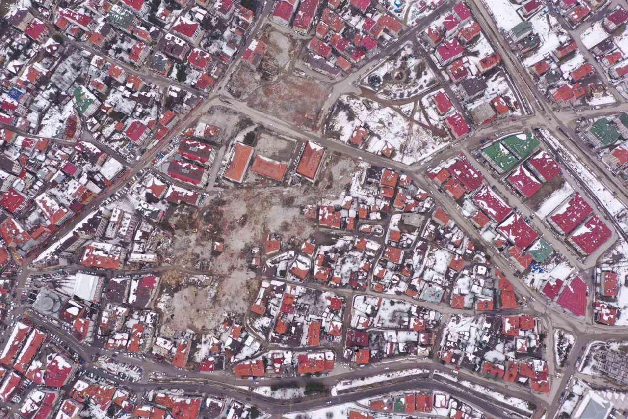 Fay hattı üzerinde bulunan 700’ün üzerinde bina yıkılıyor