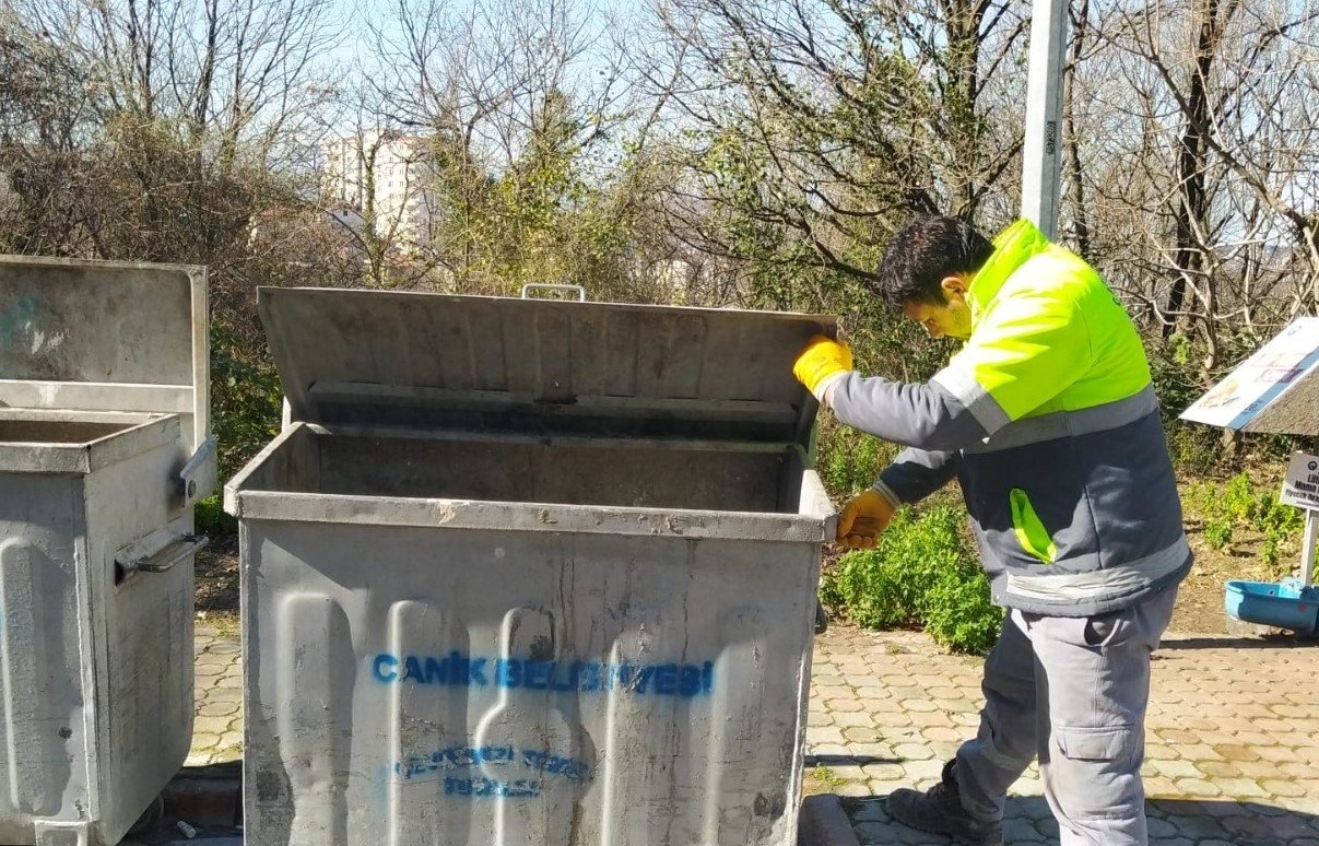 Canik’te cadde ve sokaklarda yoğun mesai