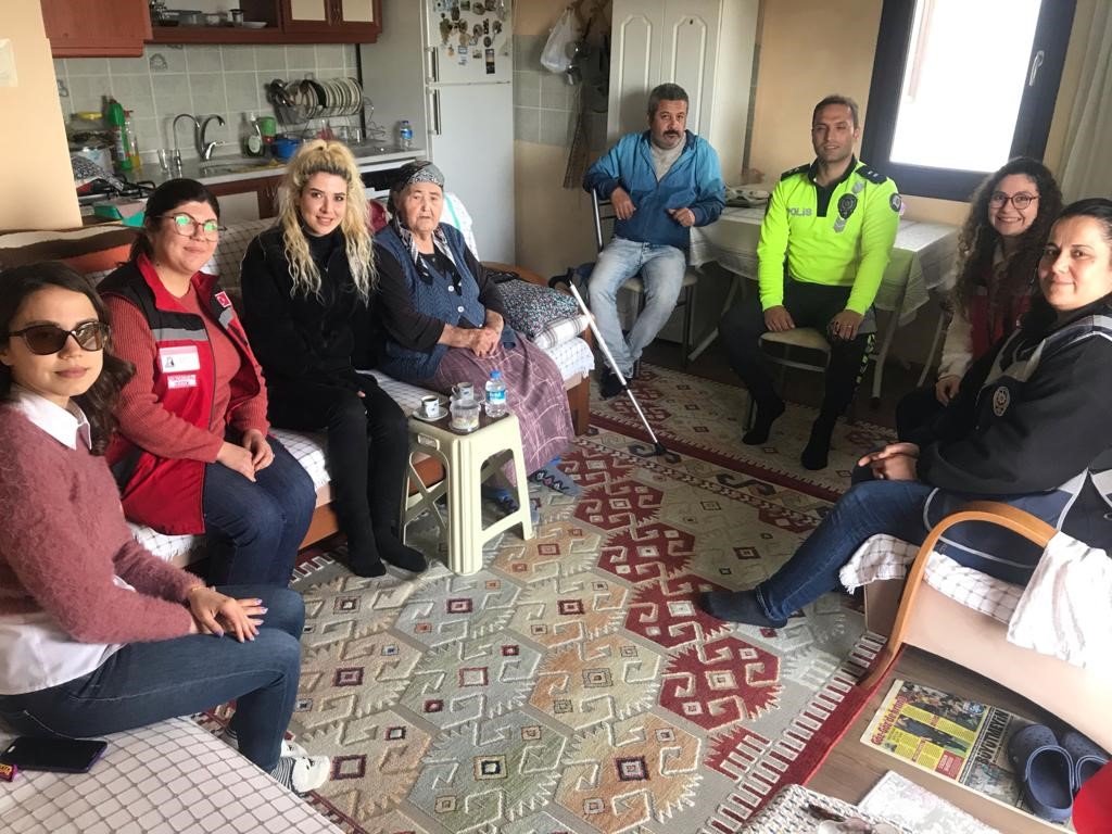 Datça’da şehit annesi kadınlar gününde yalnız bırakılmadı