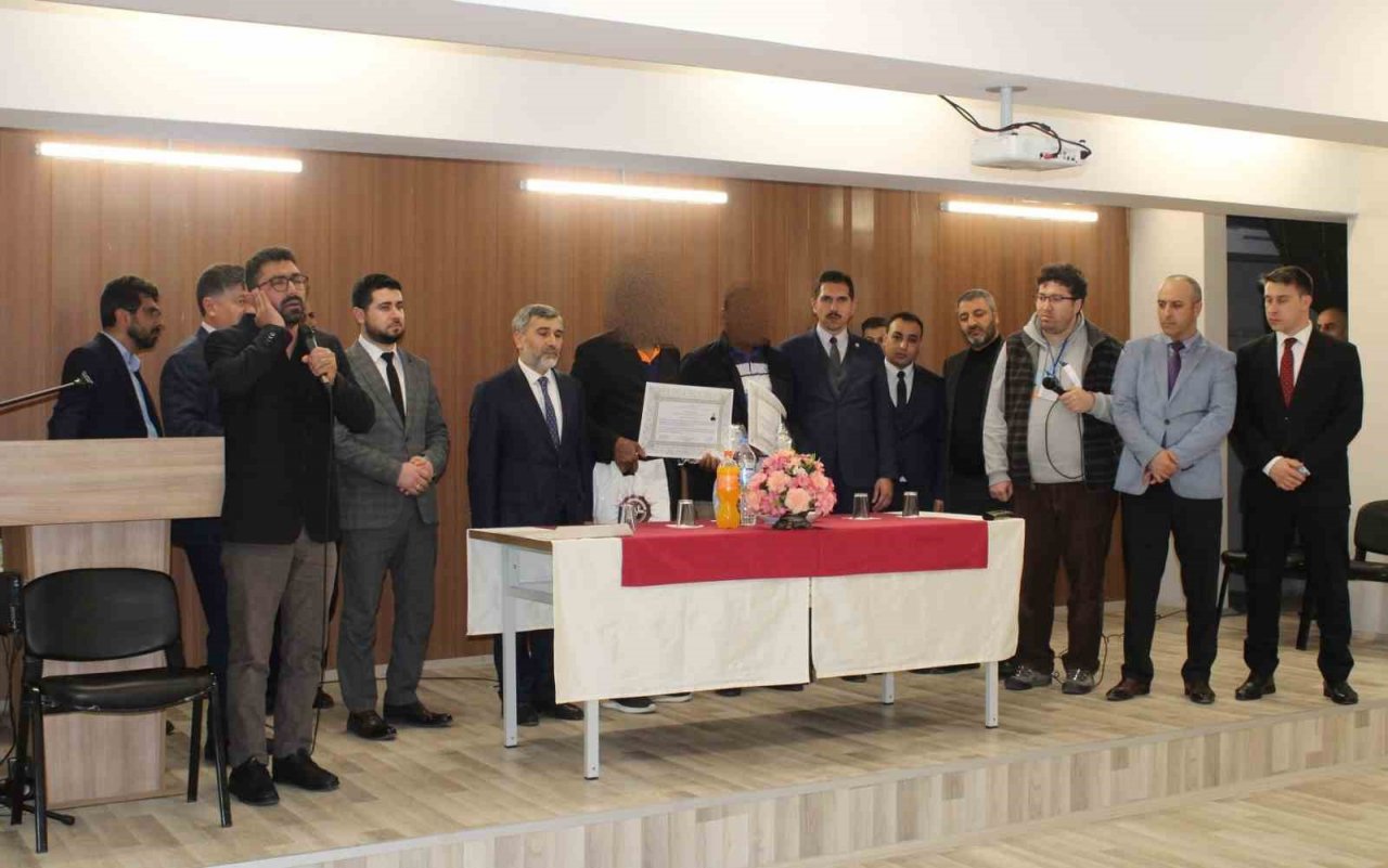 Yabancı uyruklu 2 mahkûm Hristiyanlıktan İslamiyet’e geçti