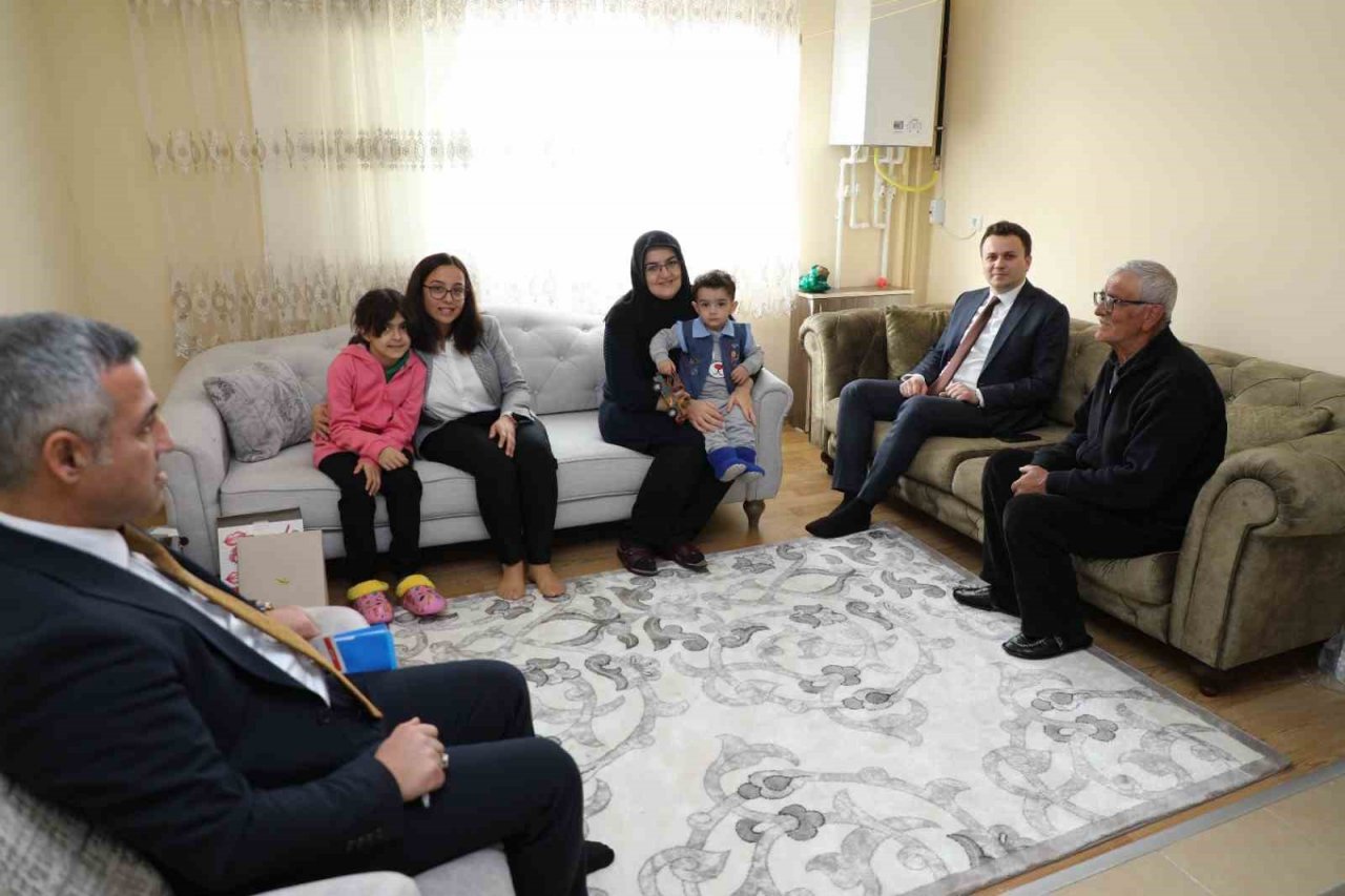 Erzincan’a gelen afetzede aileler ziyaret edildi