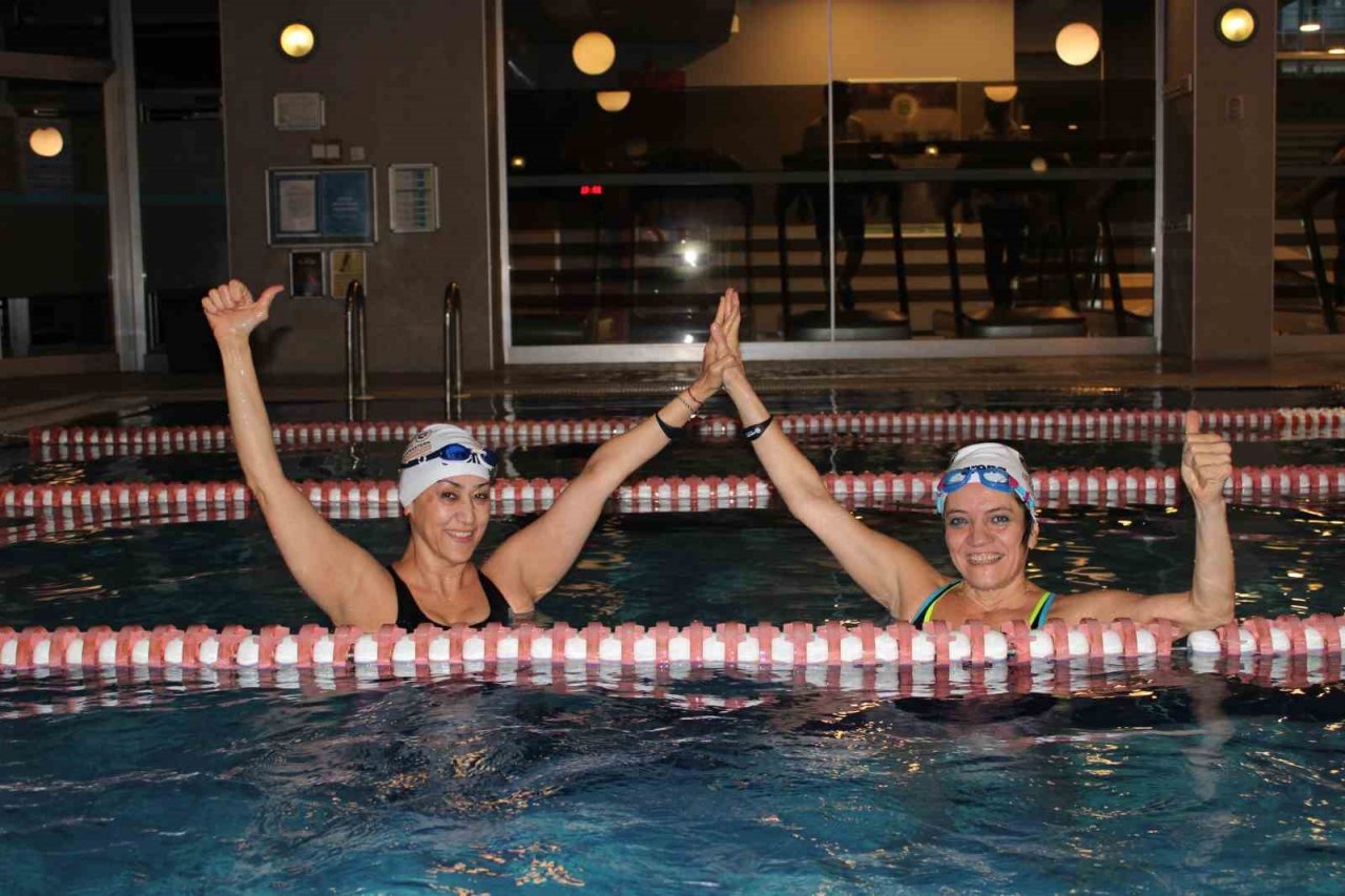 Kadın yüzücüler kulvarda rakip tanımıyor