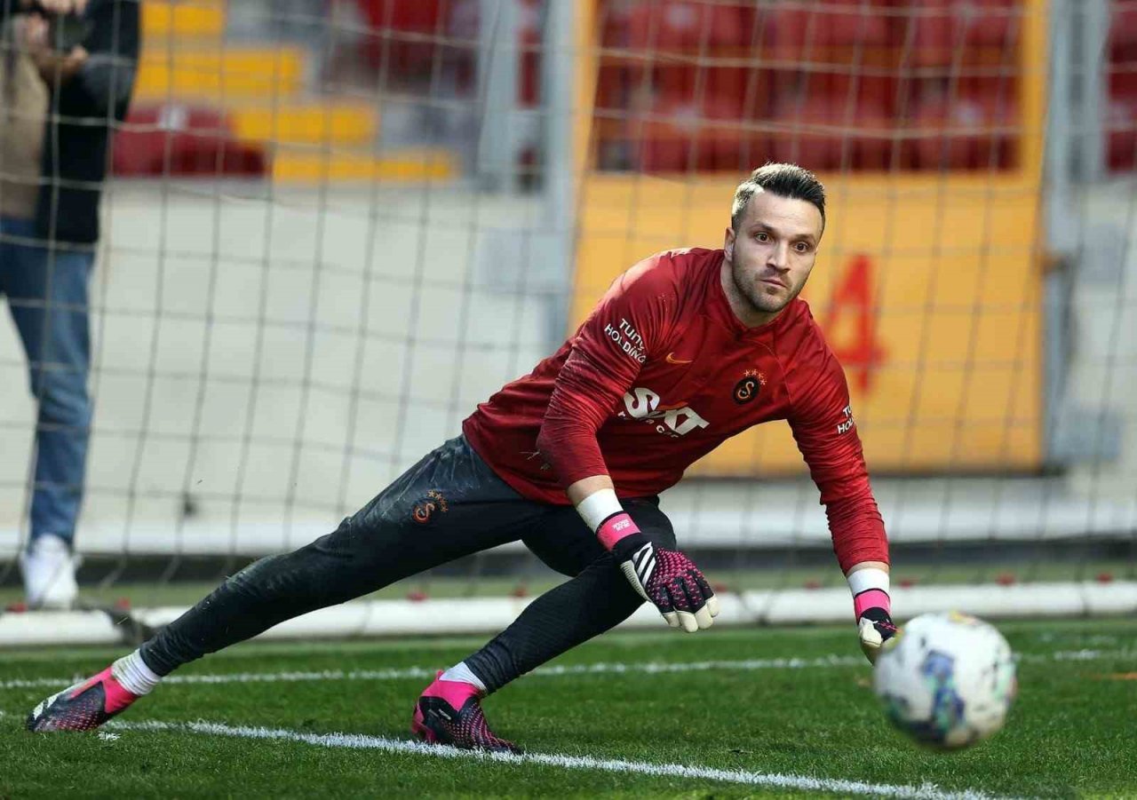 Muslera takımla birlikte çalışmalara başladı