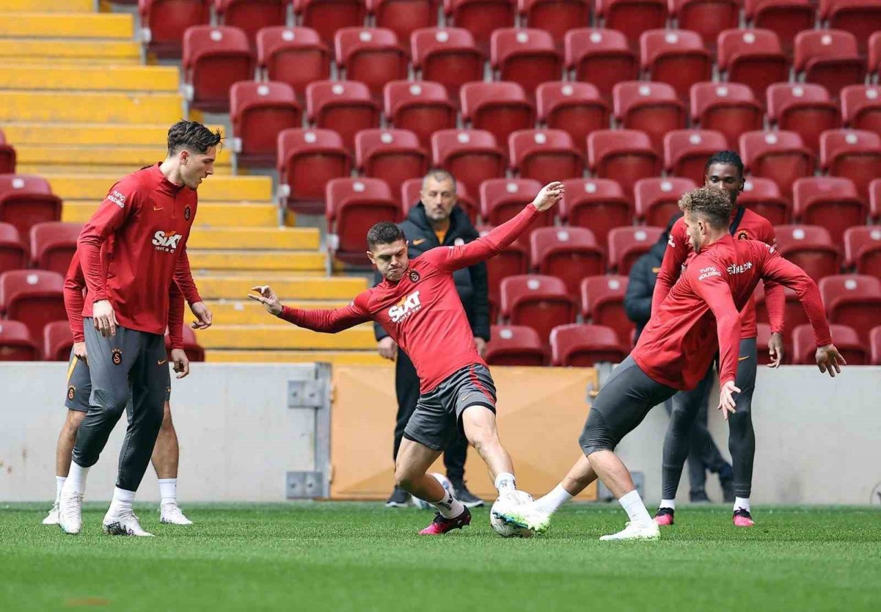 Muslera takımla birlikte çalışmalara başladı